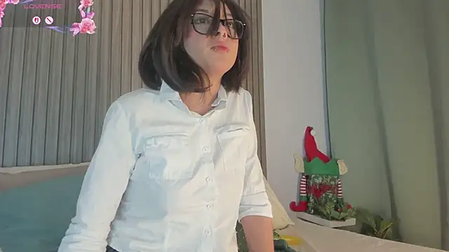 Snapshot of Blue_Sixx chatting on December 2025 09:11:02 PM Blue Sixx online show from December 2025 09:11:02 PM