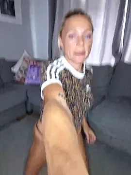 Bellarose xx online show from September 2025 11:01:01 AM