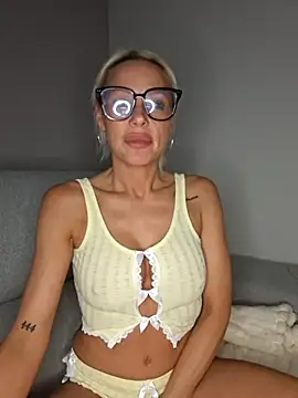 Snapshot of Bellarose_xx chatting on July 2026 07:20:02 PM Bellarose xx online show from July 2026 07:20:02 PM