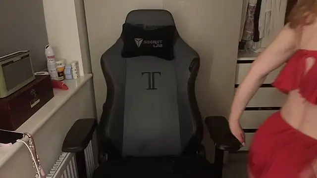 Lilly-Luscious online show from December 2025 06:56:02 PM