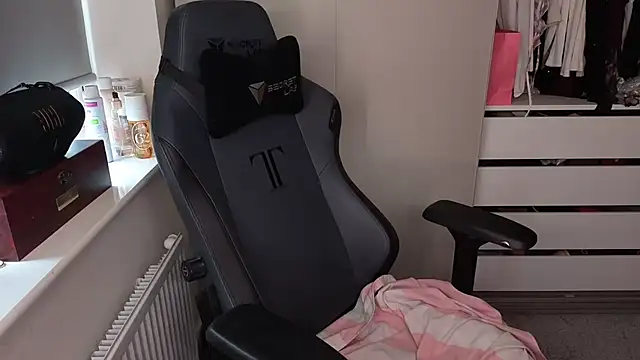 Snapshot of Lilly-Luscious chatting on March 2026 08:58:02 AM Lilly-Luscious online show from March 2026 08:58:02 AM