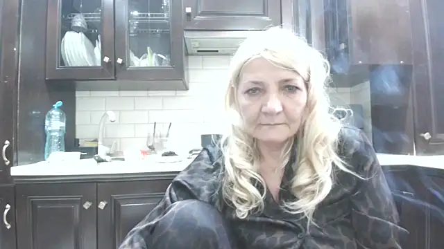 Snapshot of ButterflyBlondie chatting on June 2026 03:31:01 AM ButterflyBlondie online show from June 2026 03:31:01 AM