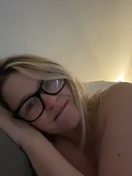 SuzieSub online show from February 2026 09:03:02 AM