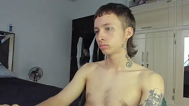 Snapshot of spacehumanz chatting on January 2026 12:18:01 PM spacehumanz online show from January 2026 12:18:01 PM