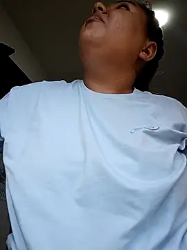 Snapshot of Luzky chatting on November 2025 02:41:02 PM Luzky online show from November 2025 02:41:02 PM