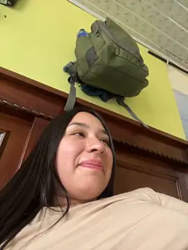 Snapshot of BELLAALEJA chatting on October 2025 08:17:01 PM BELLAALEJA online show from October 2025 08:17:01 PM