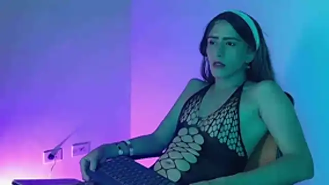 everly monroe online show from October 2025 01:50:01 AM