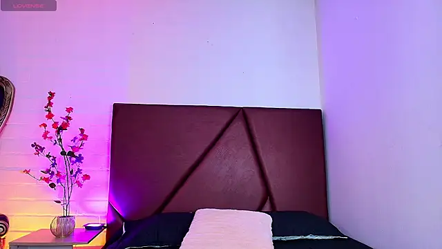 Lucass love online show from April 2026 01:41:02 PM