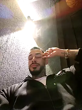 VinzenzRizzo online show from November 2025 02:50:02 AM