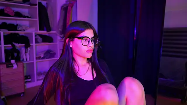 capriciousqueen online show from October 2025 03:15:01 AM