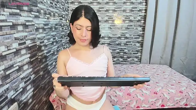 xxxEmmaxx online show from January 2026 03:10:01 AM