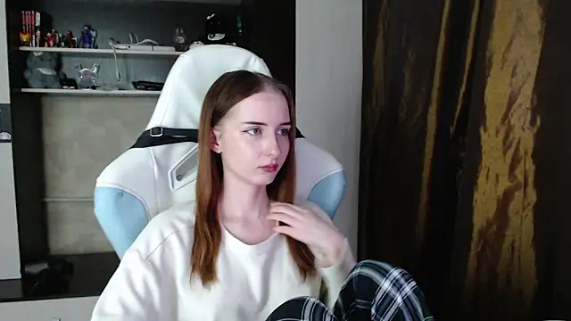 Cutti Crystal online show from March 2026 12:49:02 AM