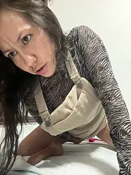 Snapshot of Huitaca_ chatting on November 2025 03:30:01 AM Huitaca online show from November 2025 03:30:01 AM