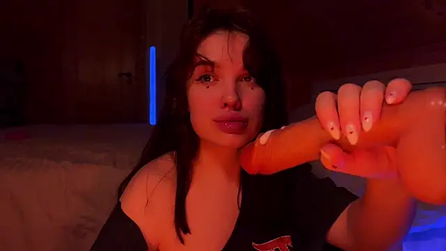 Snapshot of Crucio chatting on February 2026 09:05:02 PM Crucio online show from February 2026 09:05:02 PM