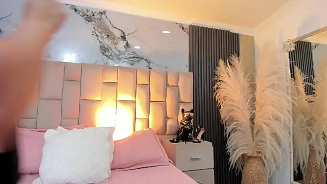 cloesummerr  online show from April 2026 12:17:02 PM