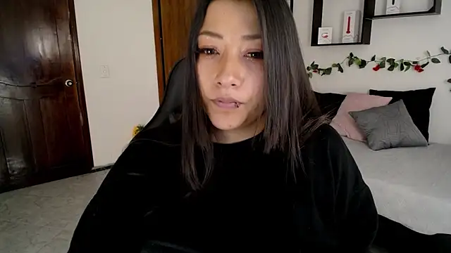 Mia 1120 online show from October 2025 08:18:01 PM