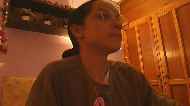 Dafne Mel online show from November 2025 12:49:01 PM