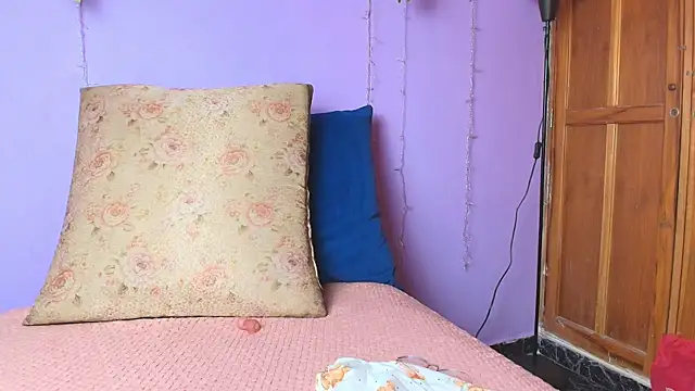 Dafne Mel online show from November 2025 12:27:01 PM