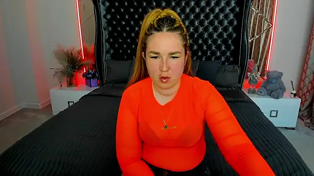 Snapshot of Sofii_darling chatting on April 2026 04:30:02 PM Sofii darling online show from April 2026 04:30:02 PM