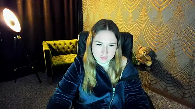 Snapshot of Sofii_darling chatting on April 2026 04:39:01 PM Sofii darling online show from April 2026 04:39:01 PM