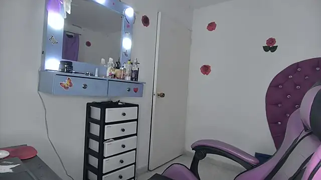 Snapshot of soffy_rosses chatting on April 2026 02:25:02 AM soffy rosses online show from April 2026 02:25:02 AM