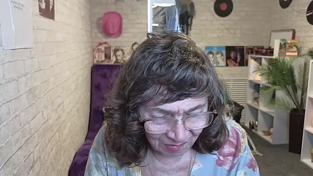 Betty Brick online show from May 2026 07:47:01 AM