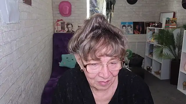 Betty Brick online show from May 2026 03:17:01 PM