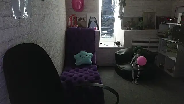 Betty Brick online show from May 2026 02:13:02 PM