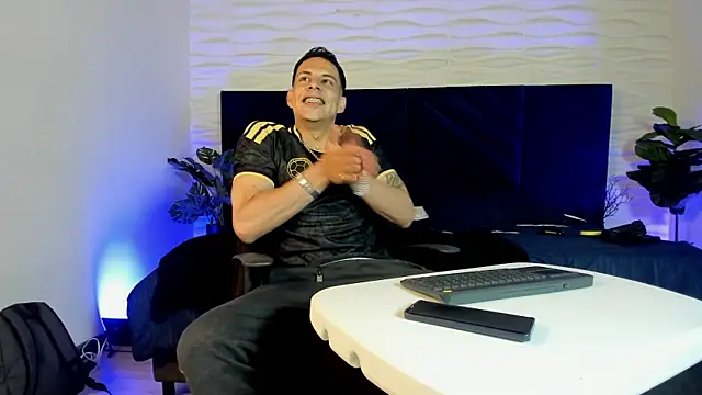 Dustin Sonne online show from July 2026 03:13:01 AM