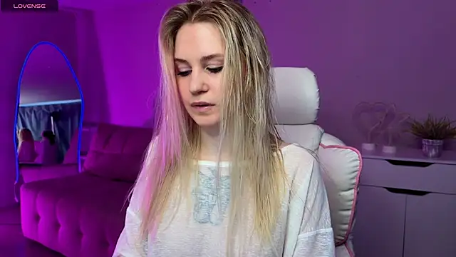 Sofia Kenwood online show from April 2026 03:05:01 AM