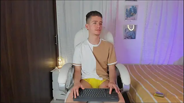 ThiagooJames online show from September 2025 12:34:01 AM