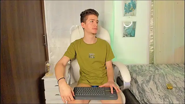 ThiagooJames online show from October 2025 03:05:01 AM