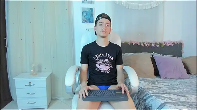 ThiagooJames online show from November 2025 01:52:02 AM