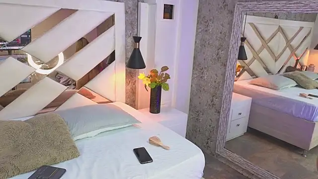 Snapshot of Saara_evans_ chatting on September 2025 08:25:01 PM Saara evans online show from September 2025 08:25:01 PM