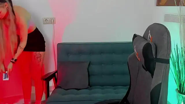 AvaDaviis online show from October 2025 01:42:02 PM