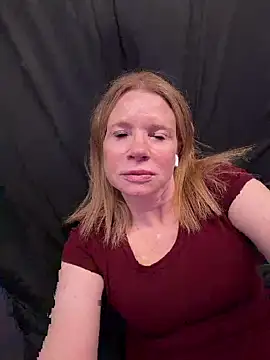 JulieHolliday online show from May 2026 07:34:02 PM