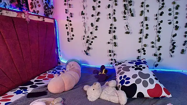 collins Daph online show from September 2025 03:06:02 PM