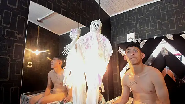 Snapshot of Liam_and_Barbie chatting on October 2025 03:40:02 AM Liam and Barbie online show from October 2025 03:40:02 AM