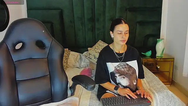 valerieMattson online show from October 2025 03:02:01 PM