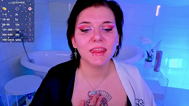 bluelunaray online show from November 2025 10:25:02 AM