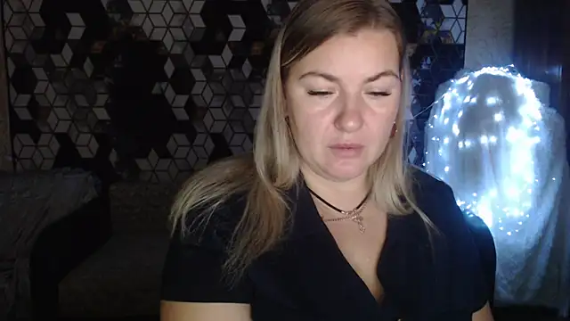 NikaSkylink online show from November 2025 08:07:02 PM