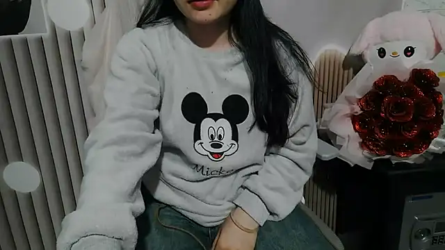 Emachiii online show from November 2025 04:45:02 AM