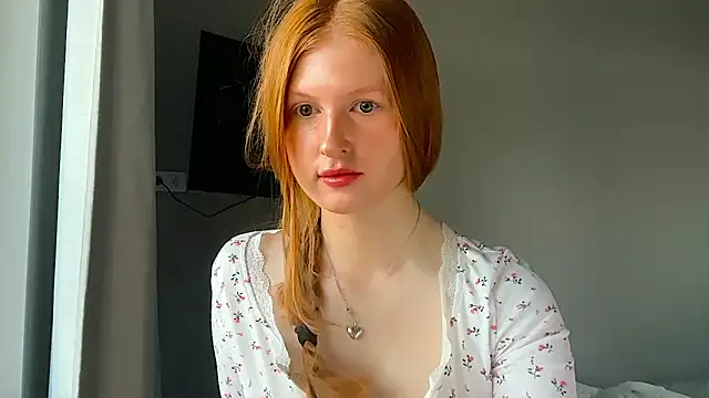 Snapshot of LuxXAngel chatting on June 2026 01:03:01 AM LuxXAngel online show from June 2026 01:03:01 AM