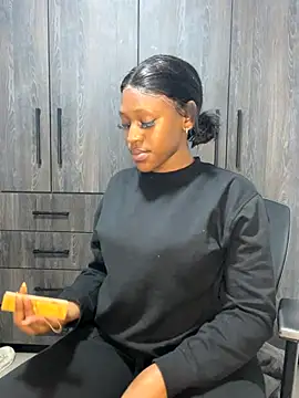 Snapshot of Spicy-Mommy chatting on October 2025 06:07:02 PM Spicy-Mommy online show from October 2025 06:07:02 PM