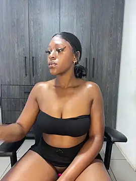 Snapshot of Spicy-Mommy chatting on October 2025 09:09:01 AM Spicy-Mommy online show from October 2025 09:09:01 AM