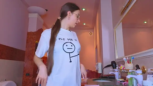 Real cutie1 online show from December 2025 01:50:02 PM