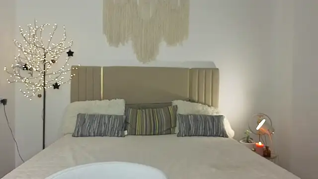 Real cutie1 online show from February 2026 02:00:02 PM