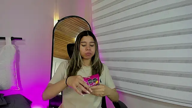 Rachell criss online show from September 2025 04:12:02 AM