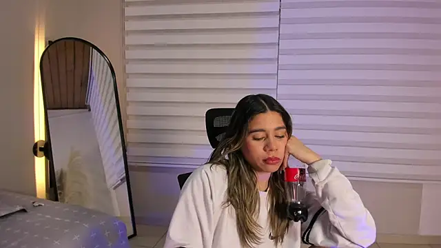 Rachell criss online show from November 2025 04:22:02 AM