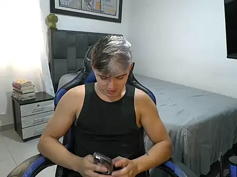 Justin trevor1 online show from April 2026 09:43:02 PM